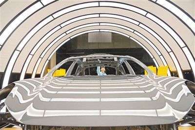 新能源汽車產(chǎn)業(yè) 創(chuàng)新驅(qū)動(dòng)發(fā)展，新興能源技術(shù)研發(fā)引領(lǐng)未來(lái)