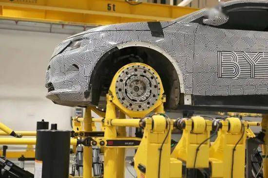 富士康跨界入局 年內(nèi)推出電動(dòng)汽車，是為蘋果造車鋪路還是重塑汽車零部件格局？